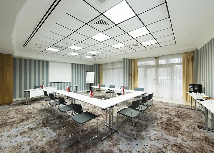 Holiday Inn Nice - Port St Laurent By Ihg